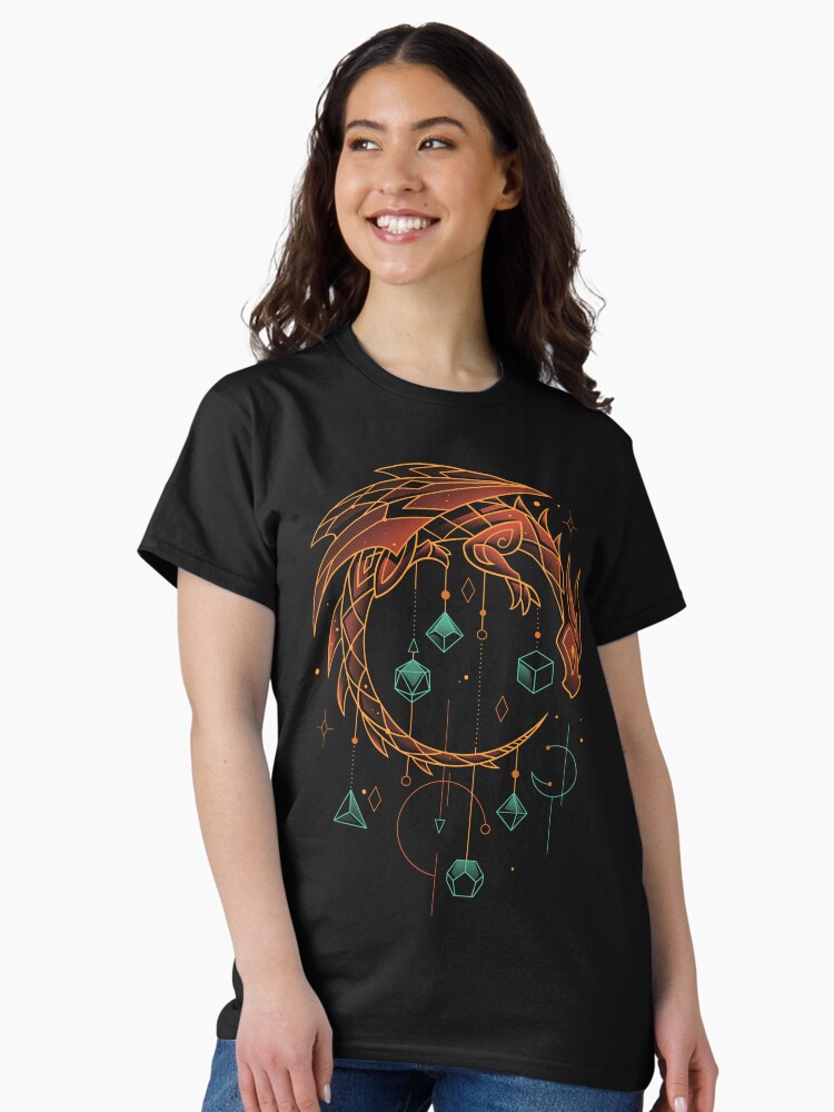 Aperçu 1 sur 7. T-shirt classique avec l'œuvre Gardien de dés draconique - Joueur de rôle créée et vendue par Snouleaf.