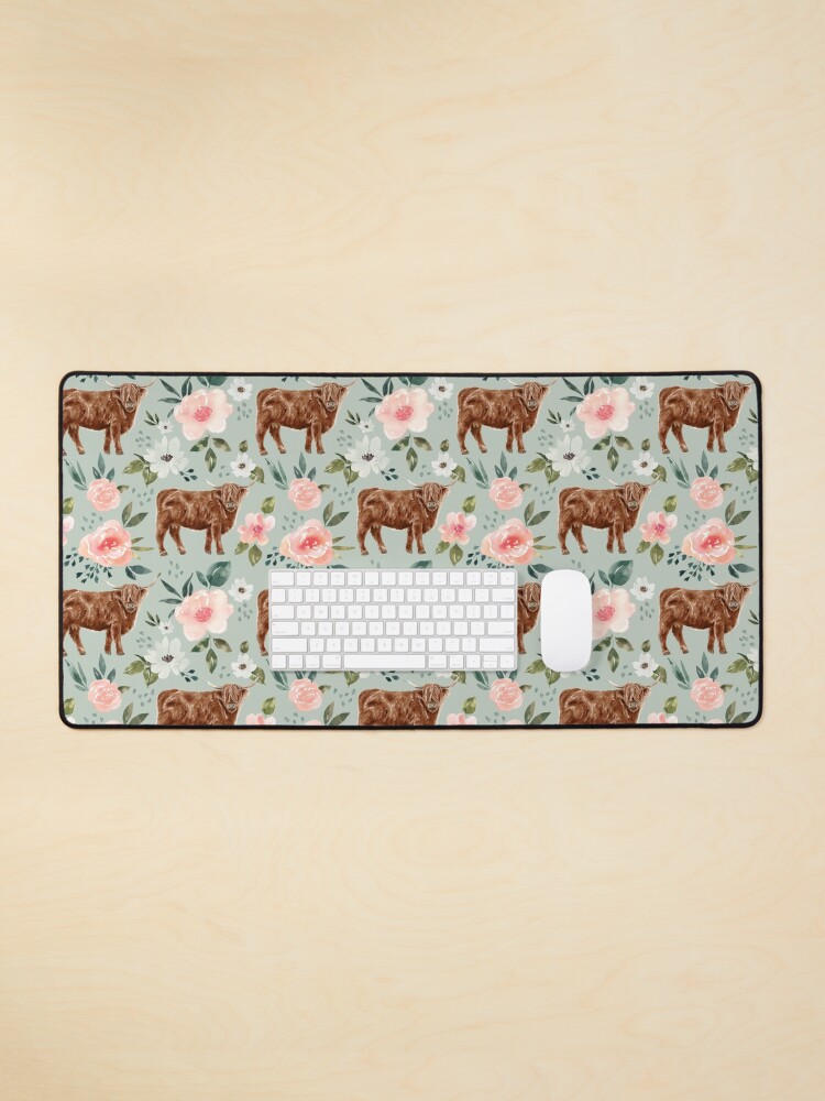 Imagen 1 de 5, Alfombrilla de ratón con la obra Highland Cow Floral en azul menta, colección Vintage Spring, diseñada y vendida por cateandrainn.