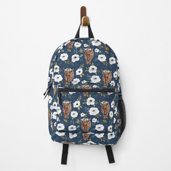 Vista previa del artículo con la obra «Highland Cow Floral en azul marino, acuarela floral, arte de vaca, animales de granja», diseñado y vendido por cateandrainn.