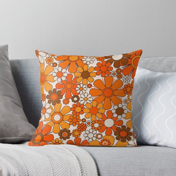 Aperçu de l'œuvre Retro Garden Flowers Groovy Floral Cheerful 60s 70s Pattern in 1970s Orange Brown and Cream Beige créée et vendue par kierkegaard.