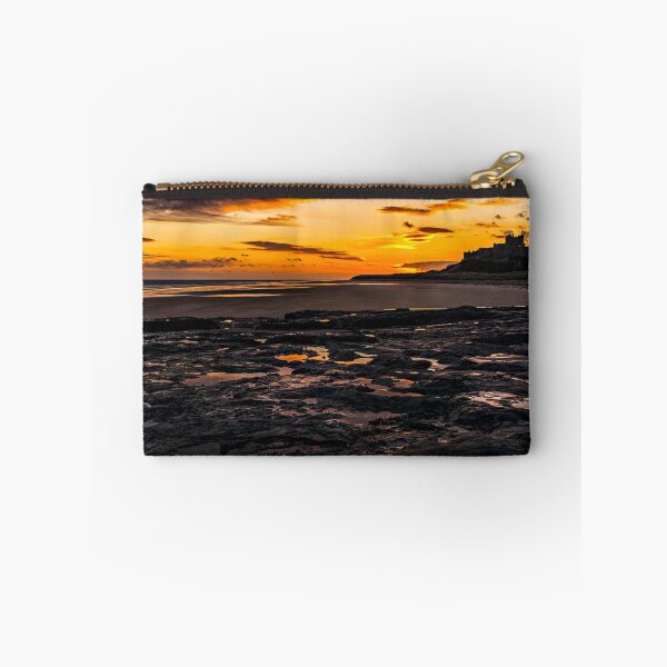 Artikelvorschau, Bamburgh Schloss Sonnenaufgang entworfen und verkauft von Reg-K-Atkinson.
