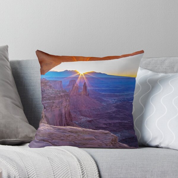 Aperçu de l'œuvre Lever du soleil à travers Mesa Arch créée et vendue par Nicholas Blackwell.