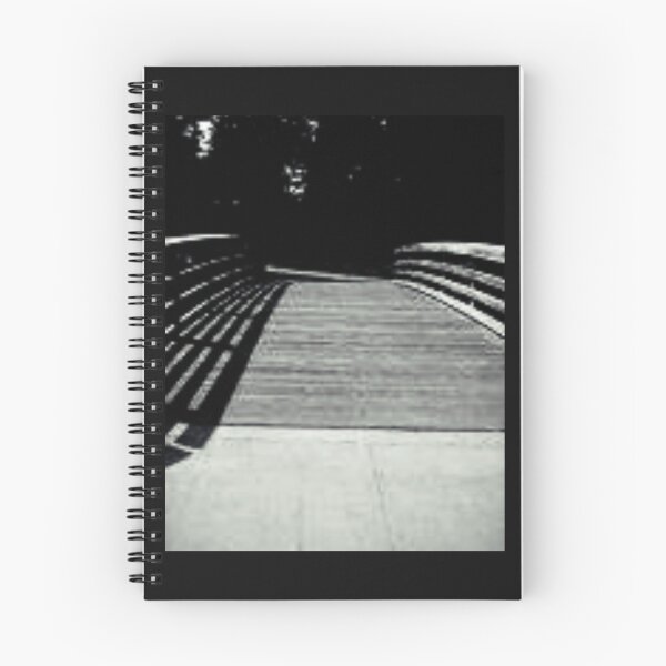 Aperçu de l'œuvre Pont sombre créée et vendue par MeggyMayDesigns.