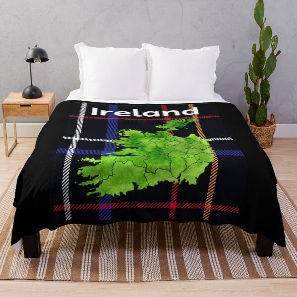 Artikelvorschau, Irland Karte Schachbrettmuster Hintergrund entworfen und verkauft von IrishPOD.