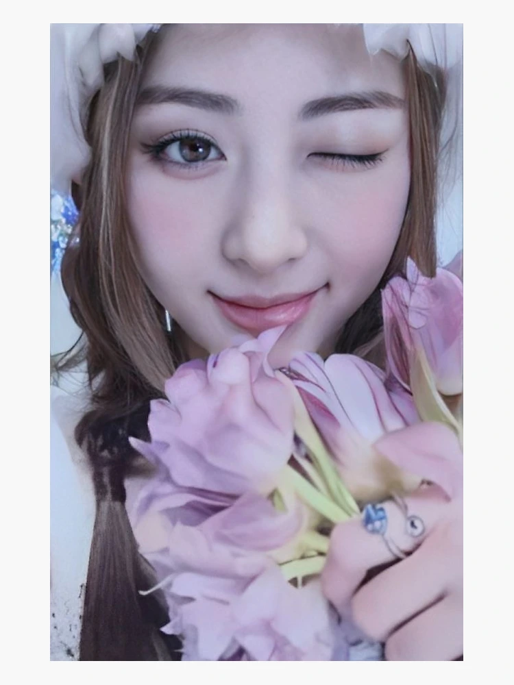 Yunjin Antifragile Flower Photocard Sticker