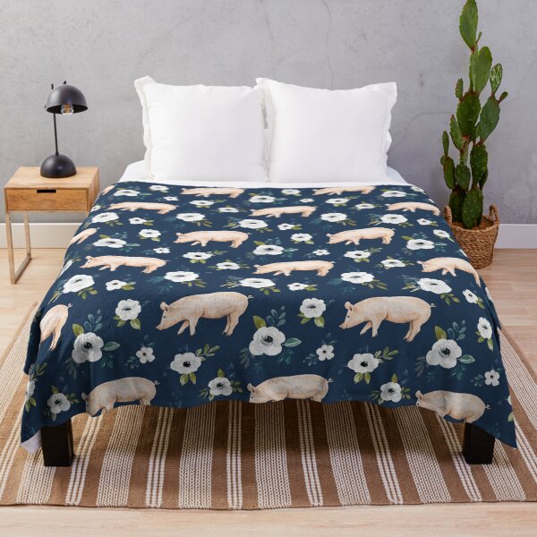Vista previa del artículo con la obra «Farmhouse Pig Floral en azul marino, decoración de granja», diseñado y vendido por cateandrainn.