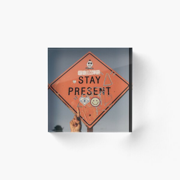 Aperçu de l'œuvre Restez présent - Plaque de rue créée et vendue par ReidDesign.