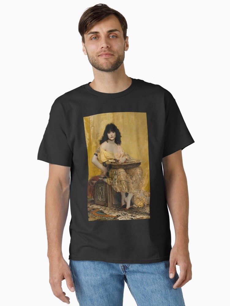 Aperçu 1 sur 7. T-shirt classique avec l'œuvre WWDITS Nadja HD créée et vendue par sonshop99.