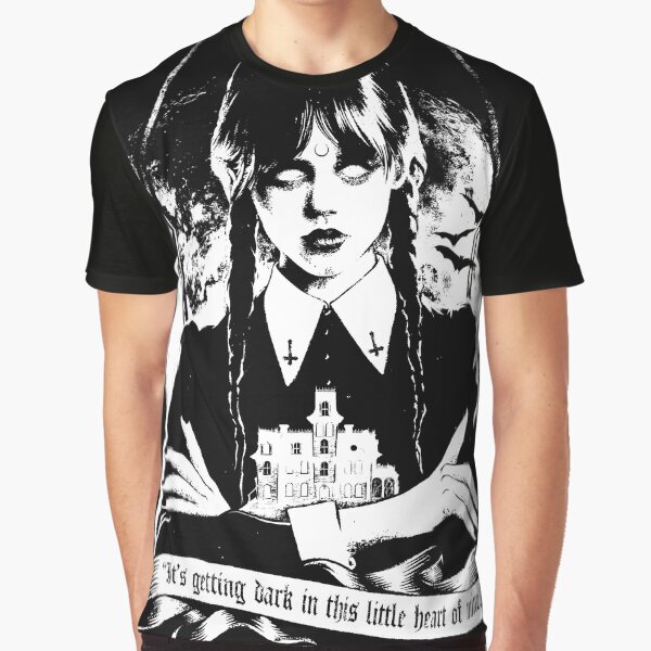 Aperçu de l'œuvre Mercredi Addams, Il fait noir dans mon petit cœur, Famille Addams, Esthétique gothique, Fille gothique, Chemise d'Halloween, Art rétro vintage, Chemise grunge, Design mignon effrayant, Sorcière vintage créée et vendue par SSINAMOON.