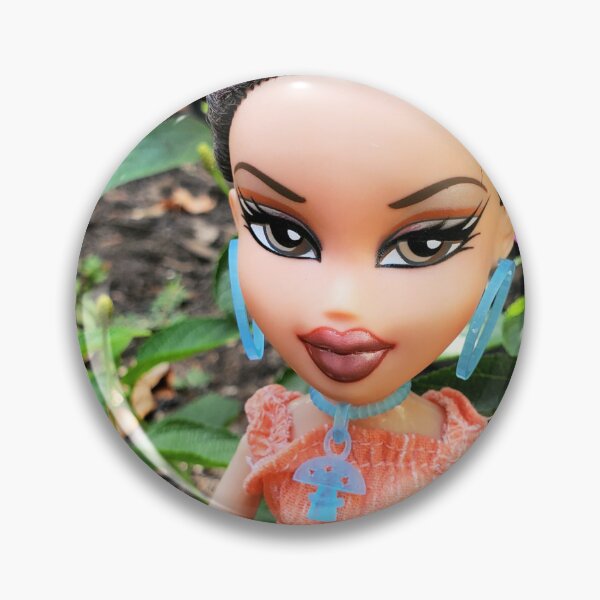 Bratz Doll Yasmin Summer Dayz by Bratz : : Juguetes y