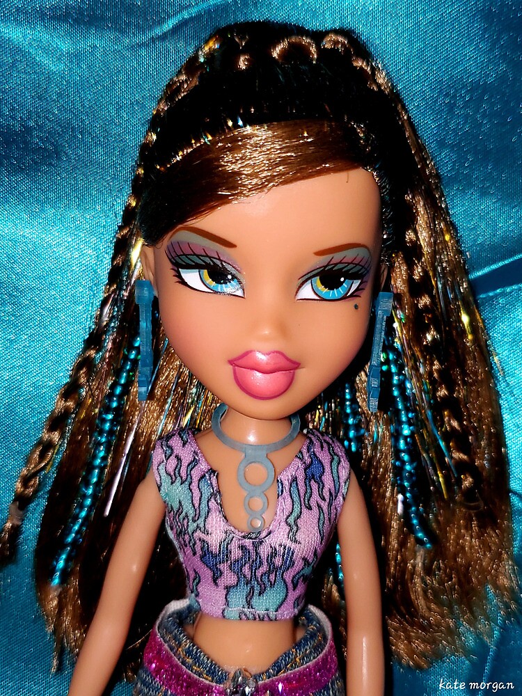 Bratz Jade fashion style chilling in bed with her kitty cat iPad