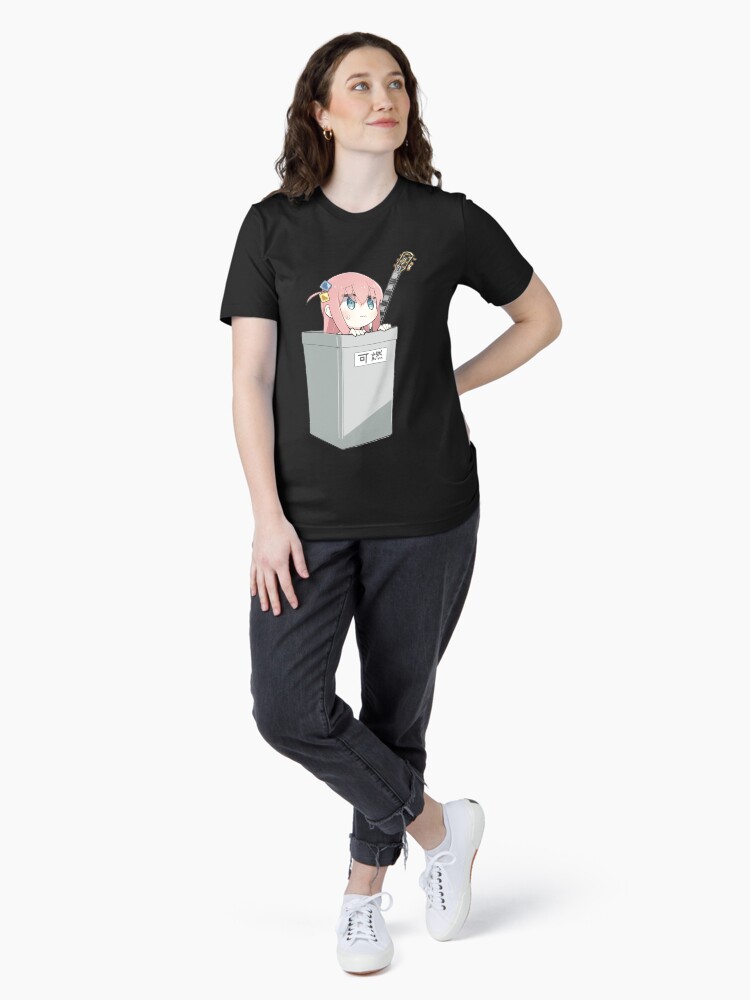 Aperçu 4 sur 7. T-shirt essentiel avec l'œuvre Bocchi le rocher créée et vendue par cuthberteugene.