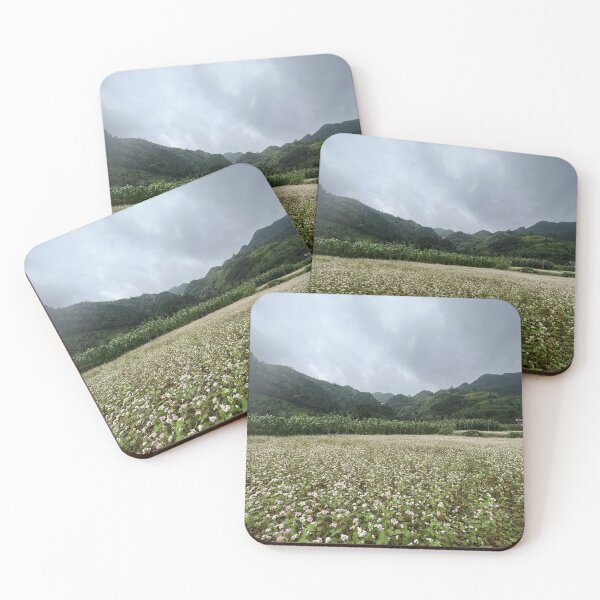 Artikelvorschau, Wildblumenwiese und Berge, Vietnam entworfen und verkauft von dabldabl.