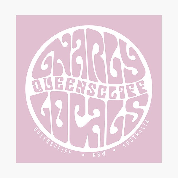 Aperçu de l'œuvre Vintage Queenscliff (logo blanc) créée et vendue par GnarlyLocals.
