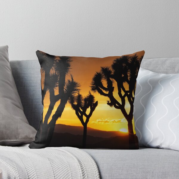 Artikelvorschau, Palm Trees At Sunset entworfen und verkauft von Walljar.
