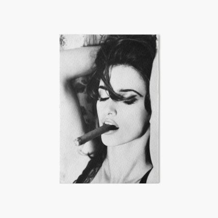 Artikel-Vorschau von Penelope Cruz Smoking - Schwarzweiss-Frau, die Zigarren-Fotografie raucht, designt und verkauft von HoneymoonHotel.