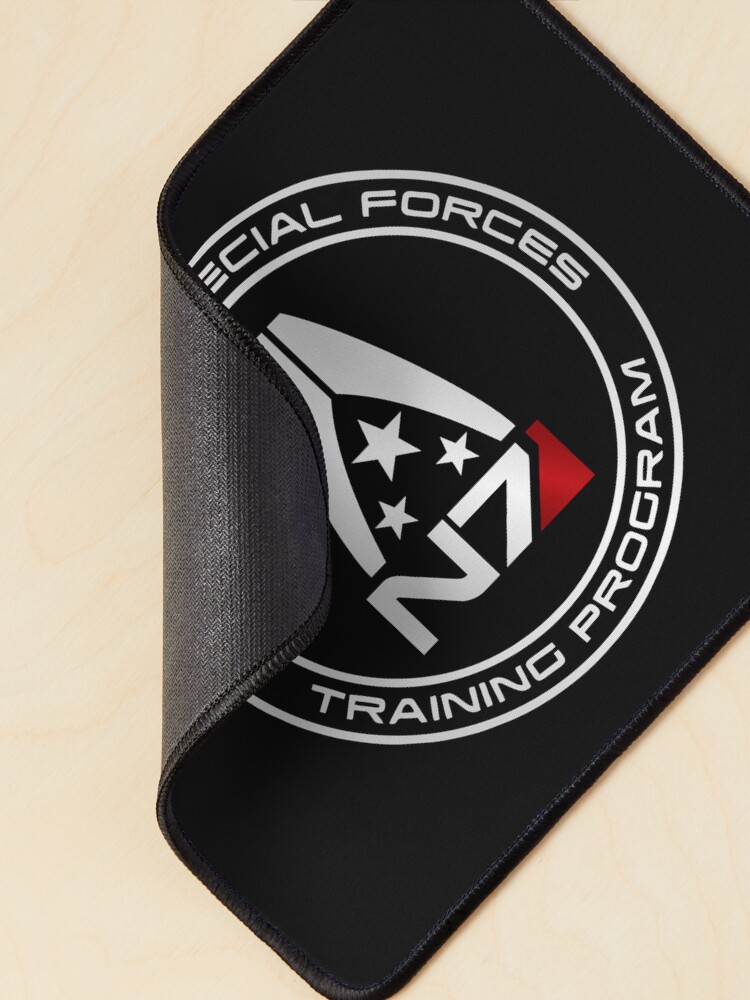 Aperçu 2 sur 5. Tapis de souris avec l'œuvre Mass Effect N7 - Logo créée et vendue par Sebhaxer.