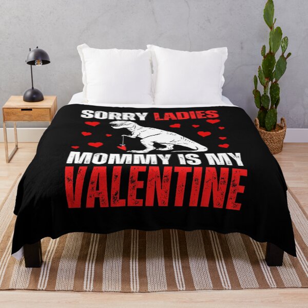 Aperçu de l'œuvre Désolé mesdames maman est mon valentin dinosaure t rex garçons créée et vendue par kALENZI.