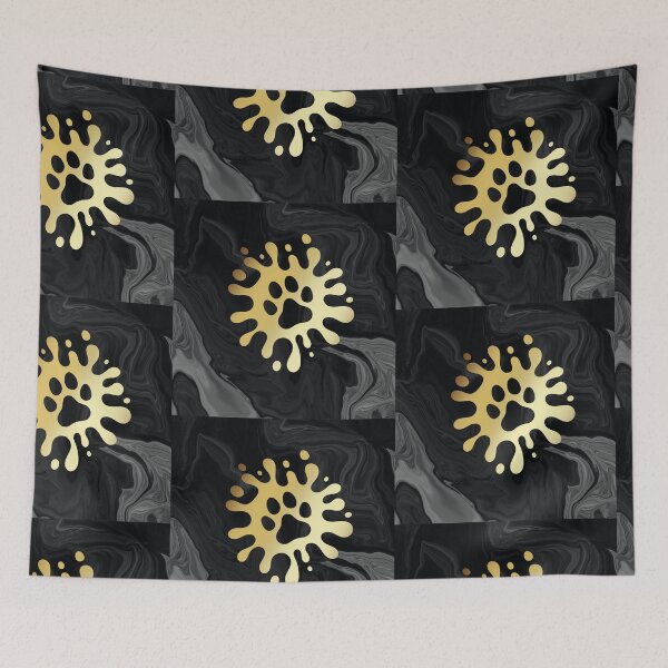 Aperçu de l'œuvre Design en marbre liquéfié noir avec éclaboussures de pattes de chien dorées_Amoureux des chiens créée et vendue par Pamela Cassidy.