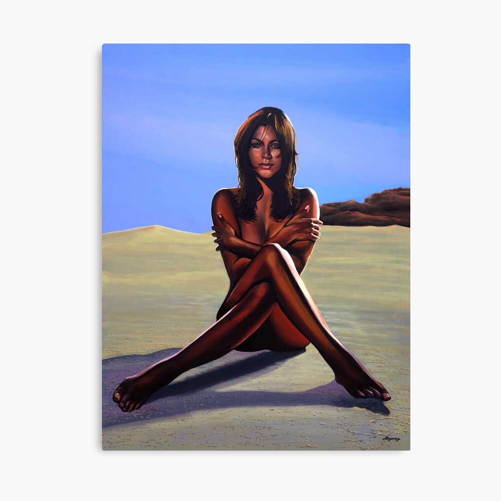 Beach girl nude