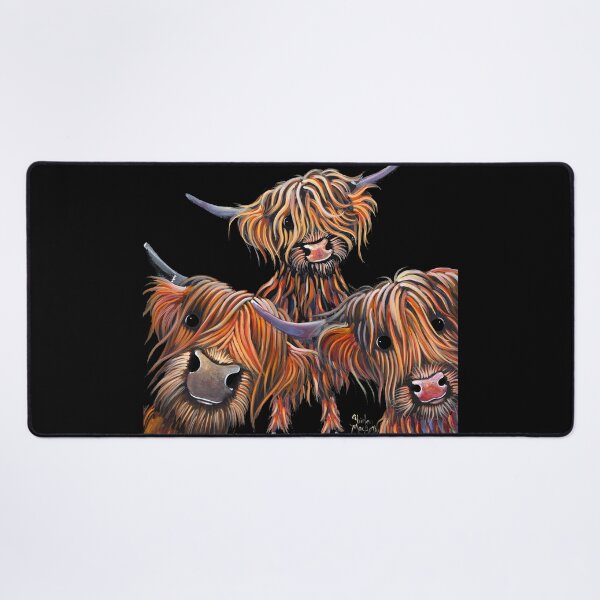 Vista previa del artículo con la obra «ESTAMPADO DE VACA ESCOCESA DE HIGHLAND 'THE BAKED BEANS' DE SHIRLEY MACARTHUR», diseñado y vendido por Shirley MacArthur Limited.
