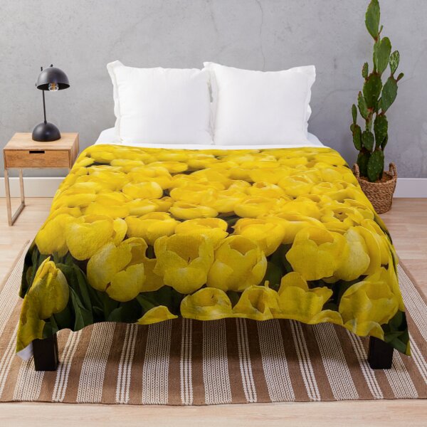 Artikelvorschau, Gelbe Tulpenpflanzung entworfen und verkauft von Aradalo.