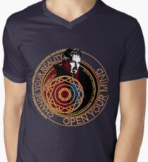 Camiseta de cuello en V Dr. Strange