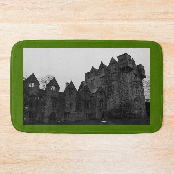 Artikelvorschau, Donegal Castle County Donegal Irland schwarz und weiß entworfen und verkauft von eddiebarronshop.
