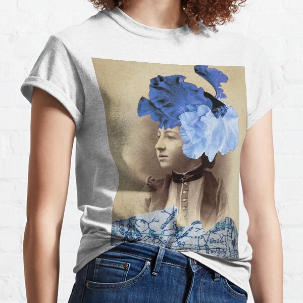 consider the lily (el lirio) Classic T-Shirt