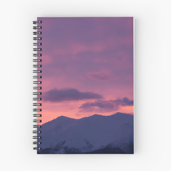 Aperçu de l'œuvre Lever de soleil orange, rose et violet de montagne créée et vendue par Fentier.