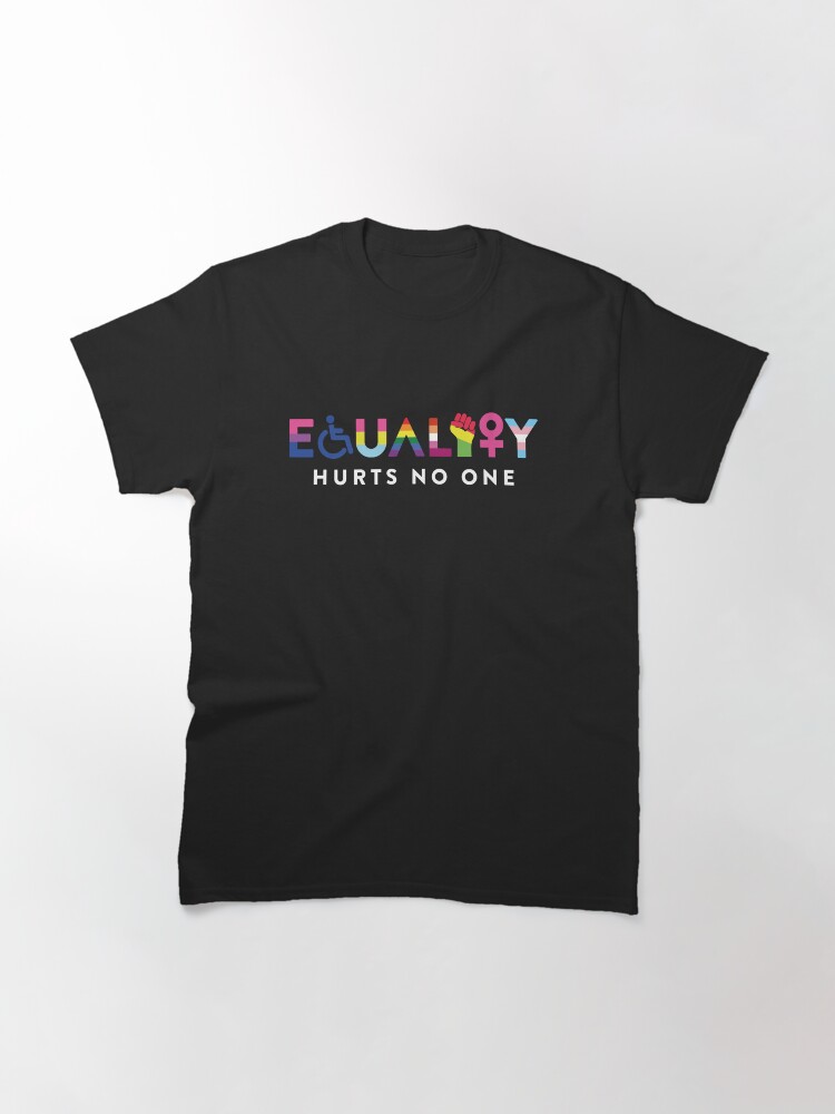 Thumbnail 3 von 7, Classic T-Shirt, Gleichheit schadet niemanden Menschenrechte LGBTQ-Stolz Stolzer Verbündeter designt und verkauft von thequeershop.