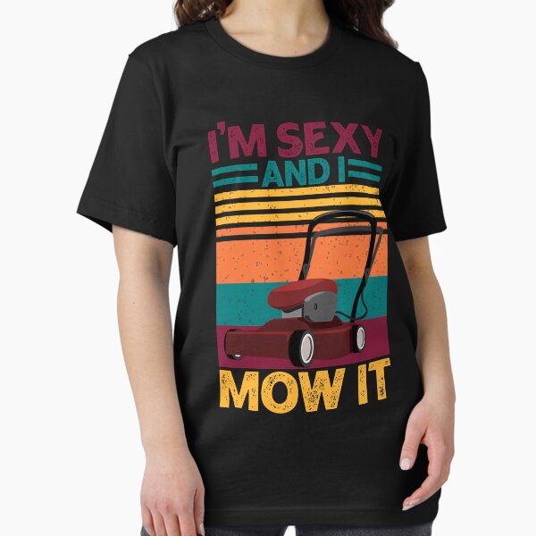 Im Sexy And I Mow It Retro Vintage Essential T-Shirt