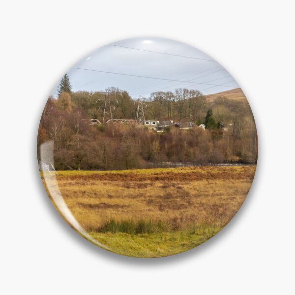 Artikelvorschau, Electricity pylons in a field on a cloudy day in winter at Kendoon Power Station, Galloway Hydro Electric Scheme, Scotland entworfen und verkauft von SnapTPhotograph.