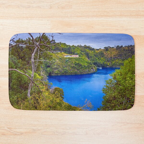 Artikelvorschau, Blauer See im alten vulkanischen Caudron - Mount Gambier, Südaustralien entworfen und verkauft von Steven Jodoin.