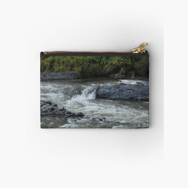 Artikelvorschau, Stromschnellen in einem Fluss in Banos entworfen und verkauft von rhamm.
