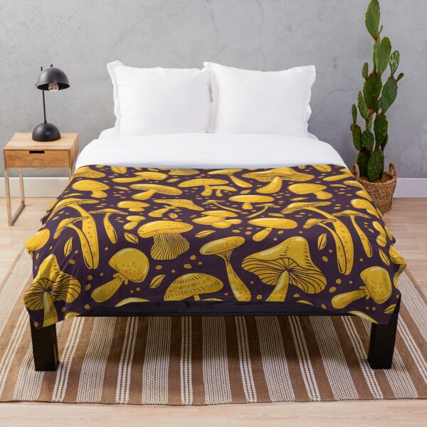 Aperçu de l'œuvre Motif de champignons dorés dessinés à la main avec fond violet créée et vendue par PatternHome.