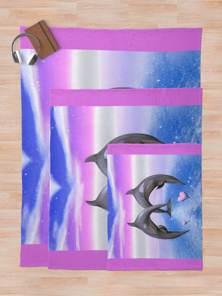 Imagen 5 de 6, Manta con la obra DELFINES ENTRELAZADOS EN AMOR - IMPRESIONANTE TONO CIELO Y CORAZONES ROSADOS, diseñada y vendida por CheeryDK.