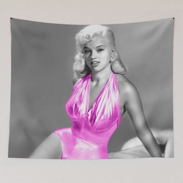 Aperçu de l'œuvre Diana Dors en costume rose créée et vendue par carmencuarzo.
