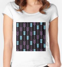 Pfeilmuster Tailliertes Rundhals-Shirt