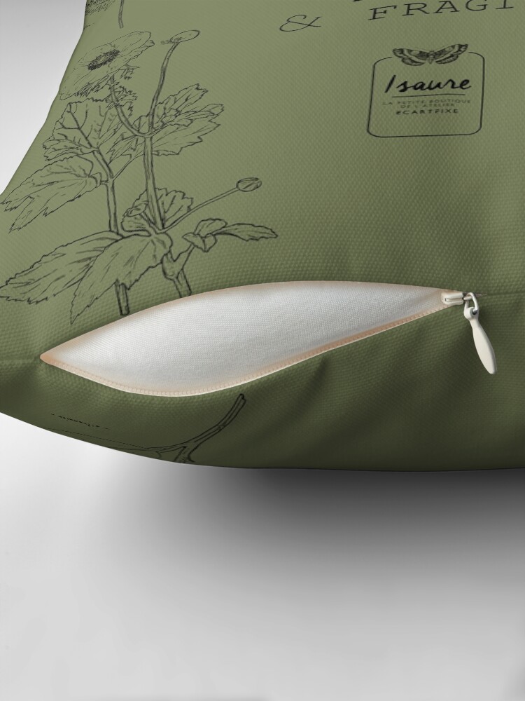 Aperçu 2 sur 4. Coussin avec l'œuvre FIERE & FRAGILE créée et vendue par IsaureEcartfixe.