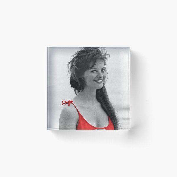 Aperçu de l'œuvre Claudia Cardinale avec chemise rouge créée et vendue par carmencuarzo.