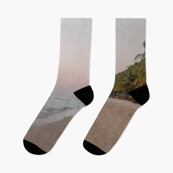 Artikelvorschau, Tropischer Sonnenuntergang, Palmen, rosa Himmel, Strand entworfen und verkauft von SafariByMarisa.