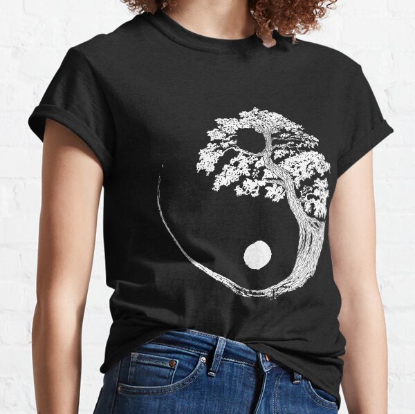 La atención plena y la calma es lo que define a un verdadero maestro zen. Un pacífico árbol bonsai de Yin Yang en Enso Circle Camiseta clásica