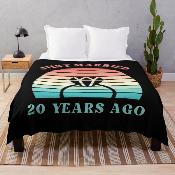 Aperçu de l'œuvre Juste marié il y a 20 ans Retro Sunset créée et vendue par SiYDesigns.