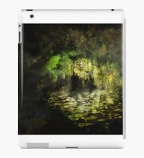The Walls of Moria (The riddle upon the door) iPad Case/Skin