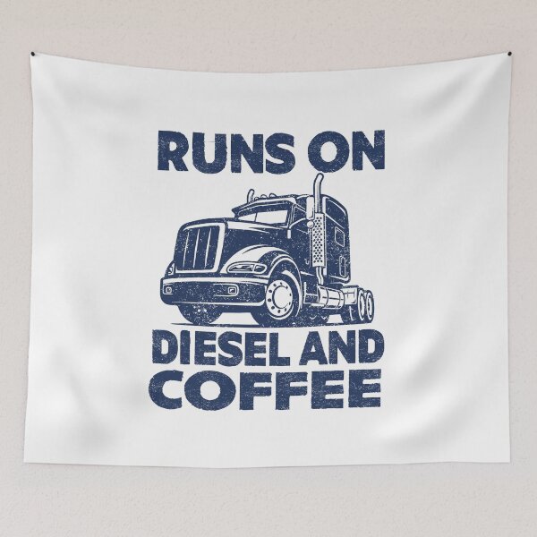 Artikelvorschau, Läuft mit Diesel und Kaffee, lustiger Trucker entworfen und verkauft von Majesticoo.