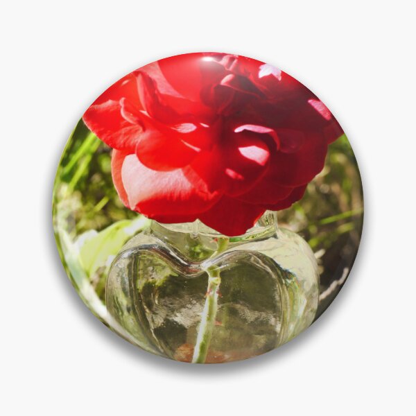 Artikelvorschau, Eine Rose in einer herzförmigen Vase entworfen und verkauft von Paddyb17.