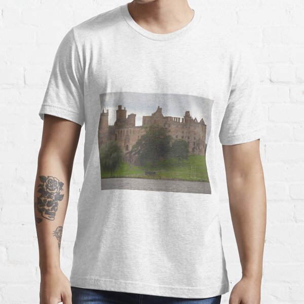 Linlithgow Palace , featured in the Outlander as Wentworth Prison Essential T-Shirt
