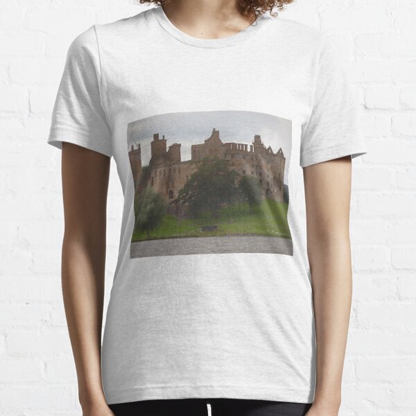 Linlithgow Palace , featured in the Outlander as Wentworth Prison Essential T-Shirt