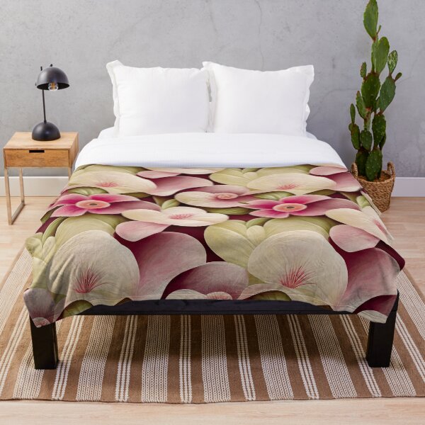 Artikelvorschau, Nahtloser Blumenhintergrund mit den rosa und beige Blumenblättern entworfen und verkauft von ShopThousand.